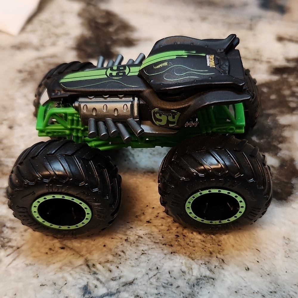 Hotwheels Radical Racer Monster Truck 4x4 black 1:64 scale
